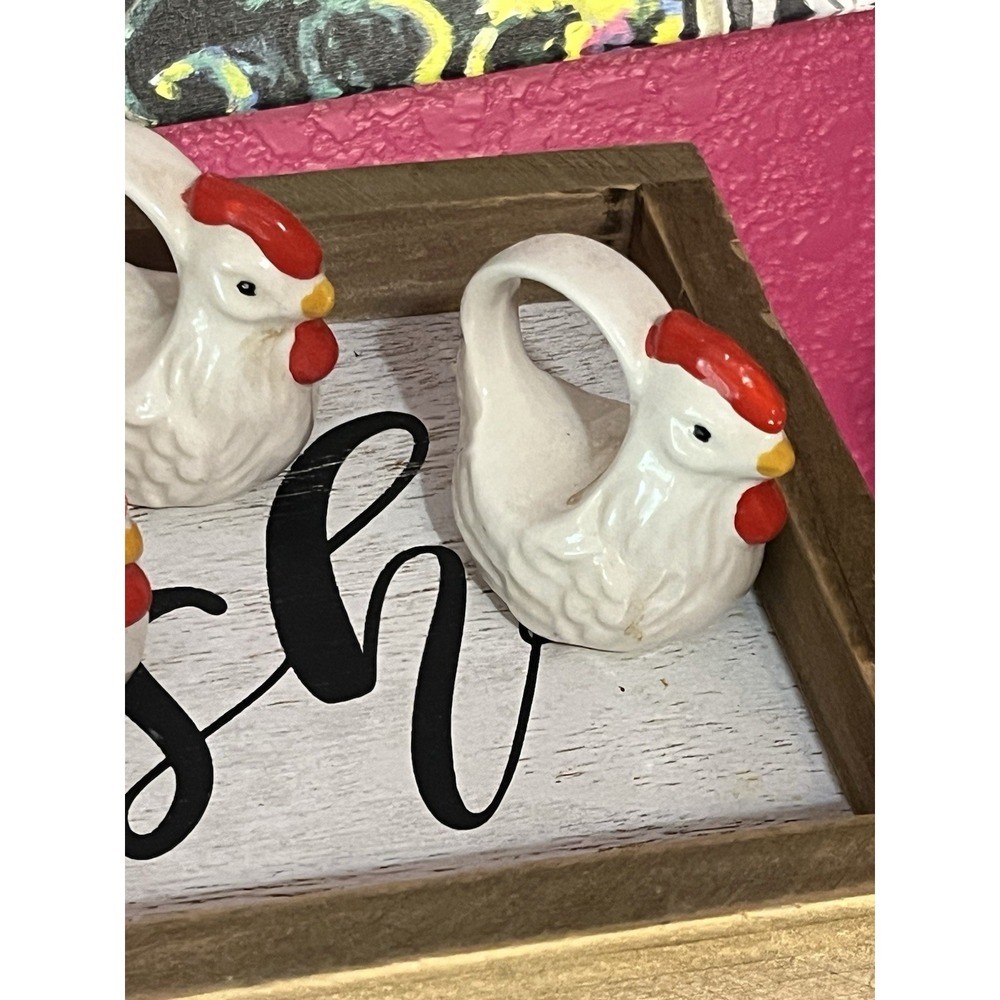Vintage Set of 6 White and Red Ceramic Rooster Chicken 5 Napkin Rings & 1 Holder